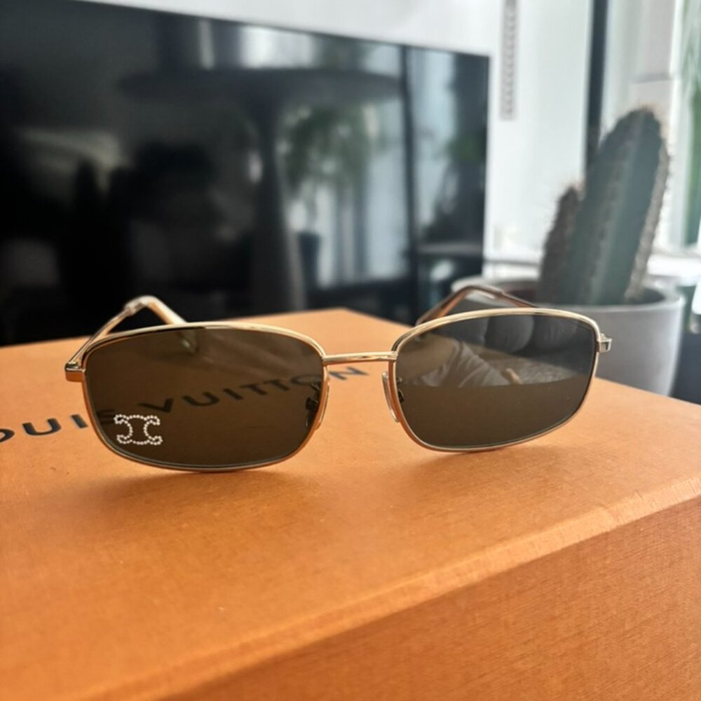 Celine Triomphe CL40285U sunglasses gold and green